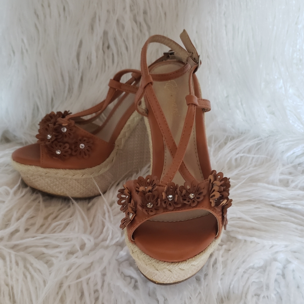 Elegant Wedges